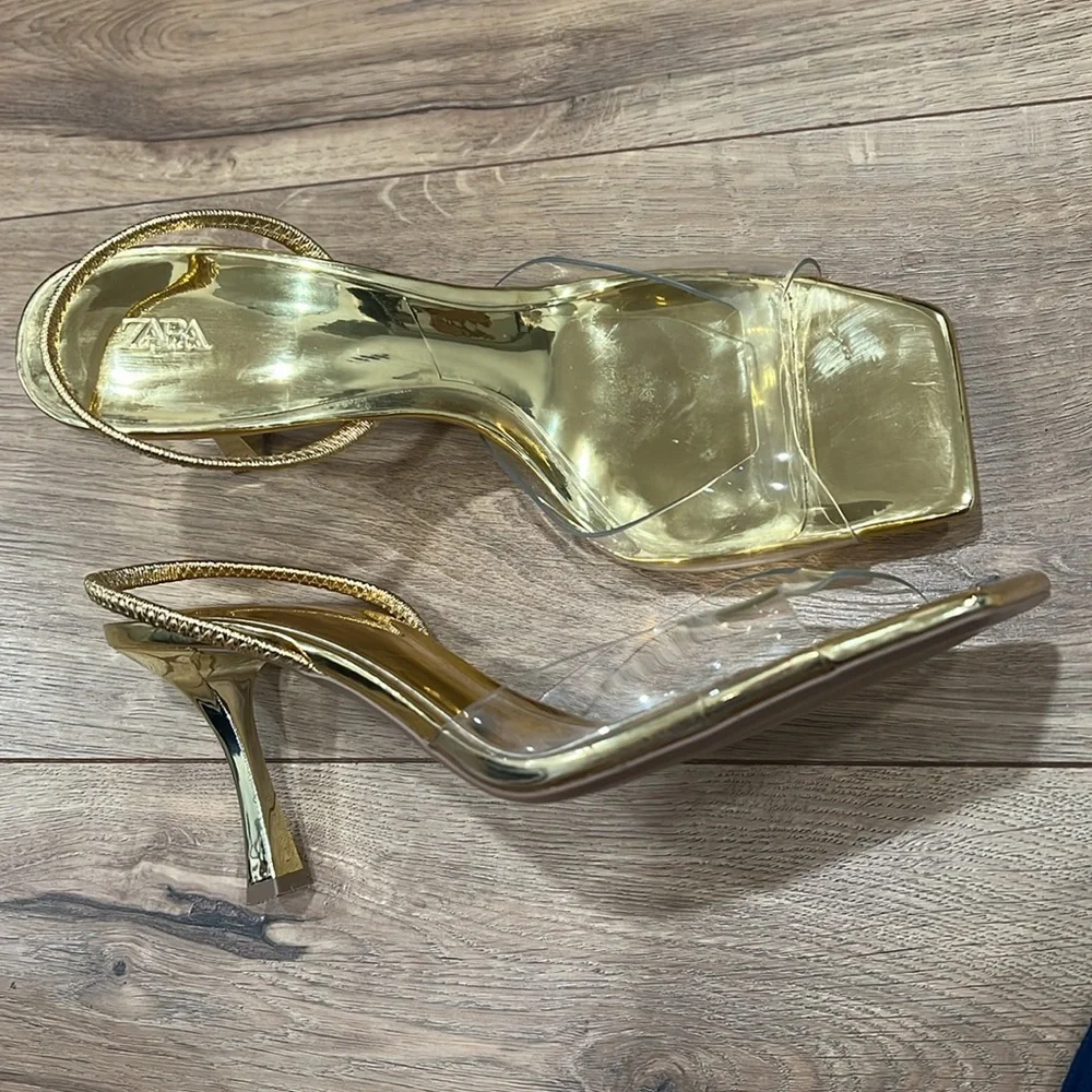 ZARA LIMITED EDITION VINYL LAMINATED
HEELED SANDALS - Picture 2 of 3